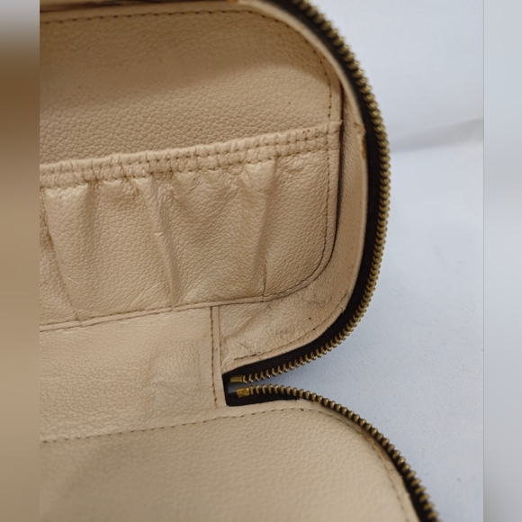 ✅️SOLD✅Louis Vuitton Monogram Trousse Brush GM Cosmetic Pouch(Date Code:VI 0052) - Picture 14 of 16